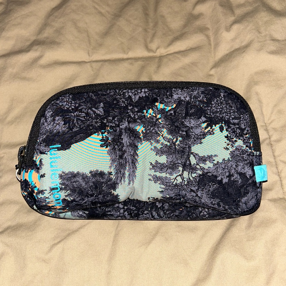Lululemon Mini Belt Bag -NWT